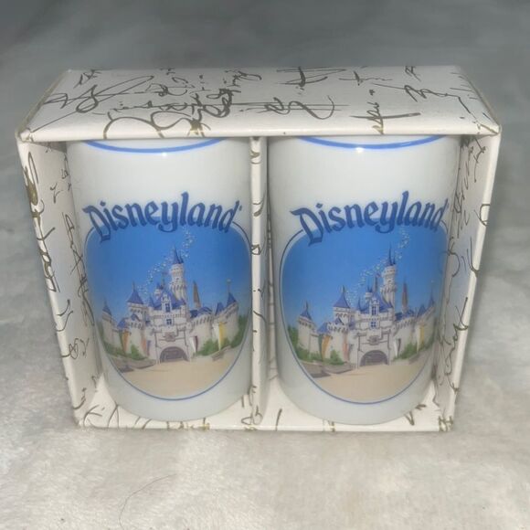 Vintage Disneyland Porcelain Salt & Pepper Shakers Cinderella's Castle Japan NIB - Picture 1 of 4